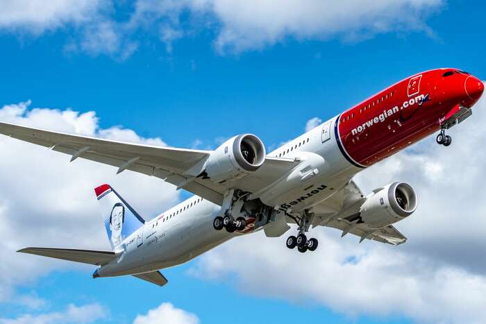 Review: Norwegian Air Dreamliner, Oakland to Rome