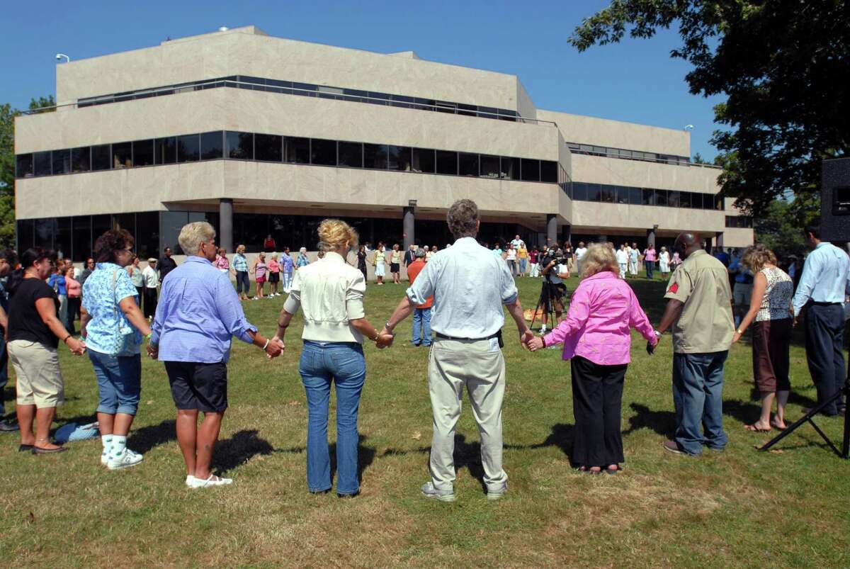 Community Leaders, families of patients and employees pray and stand in a circle holding hands during Connecticut Hospice’s “Stand Up To Cancer” event at Connecticut Hospice in Branford in 2005.