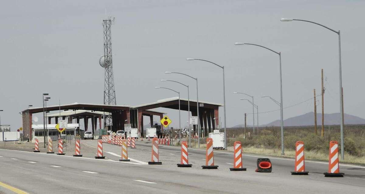 Top border official U.S. has hit 'breaking point' in detaining migrant