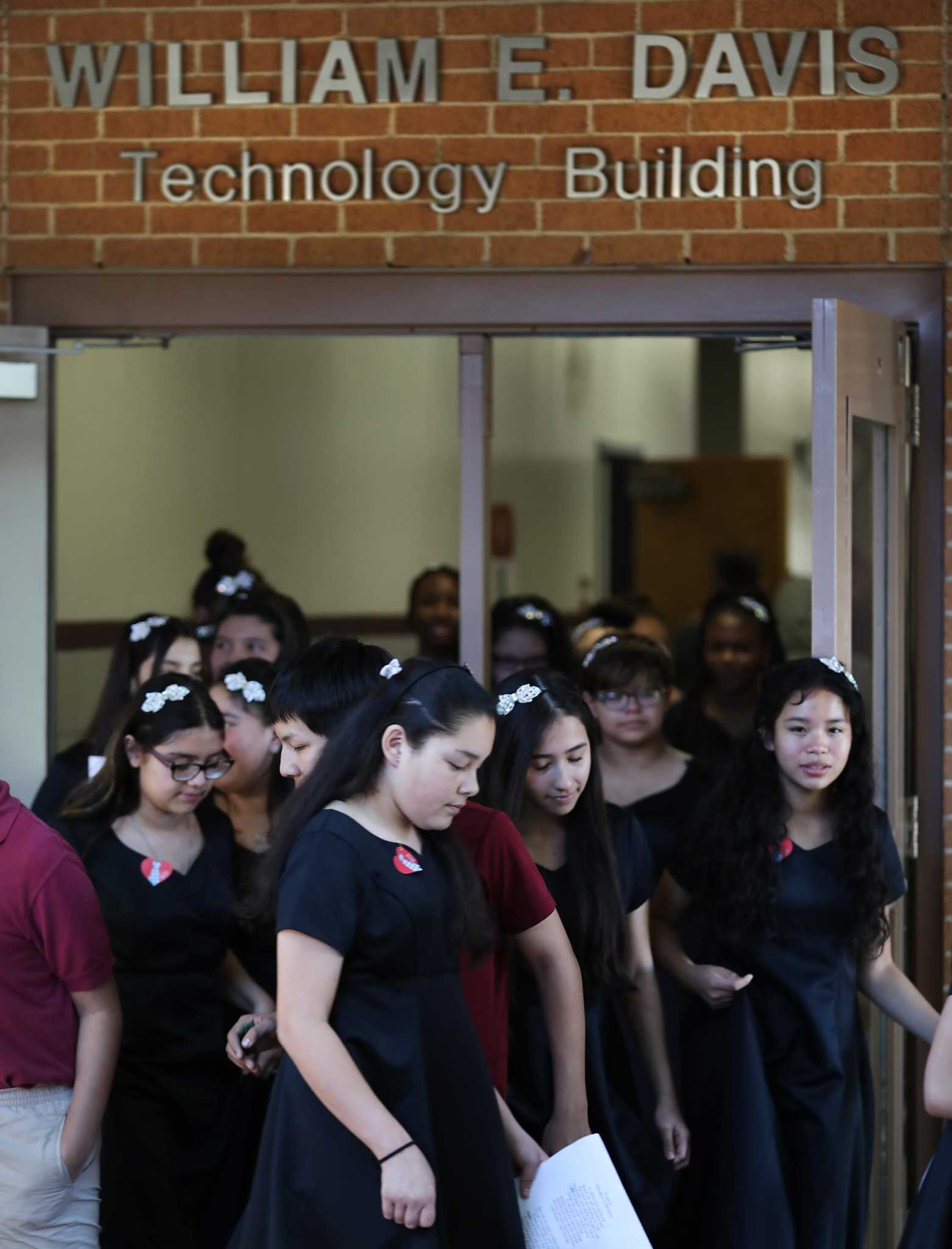 Rhodes Middle School honors beloved teacher killed in Africa