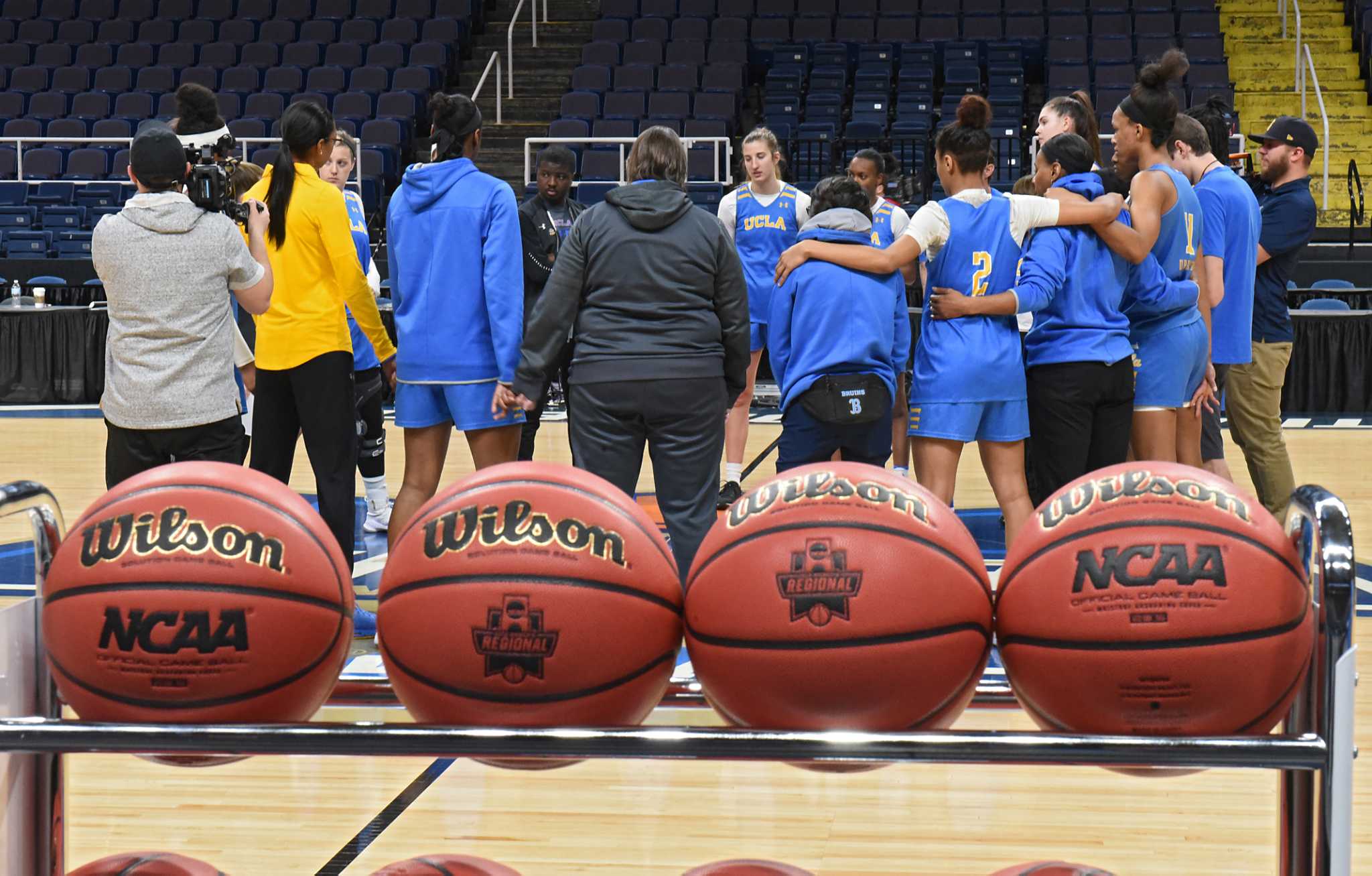 Uconn Ucla Women Set To Face Off In Albany Ncaa Tournament