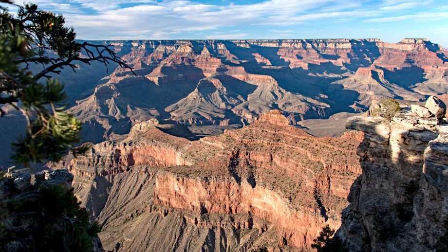 Tourist dies while taking photos at Grand Canyon ...