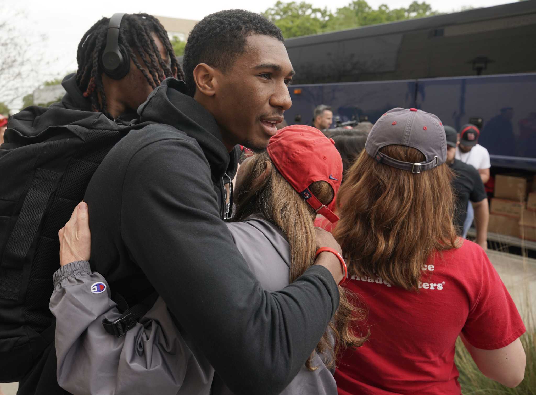 Uh Seniors Confident Revived Basketball Program In Good Hands