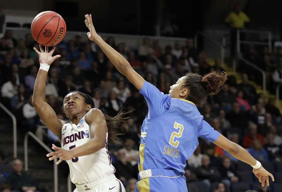 Women S Basketball Gameday Ncaa Elite Eight No 1 Louisville Vs
