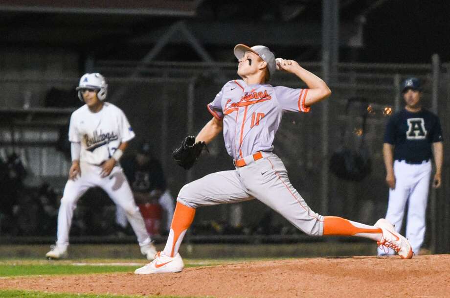 Dogs And Horns Building On Dramatic Finishes Laredo Morning Times