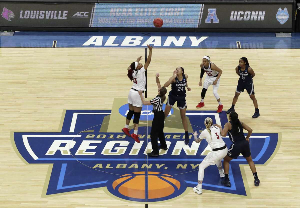 UConn tops No. 1 seed Louisville, heading to 12th straight Final Four