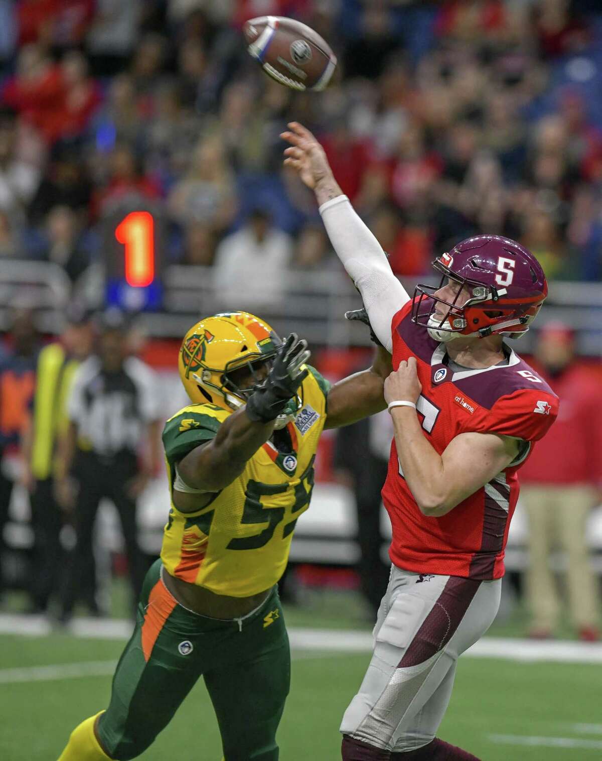 San Antonio Commander's quarterback Logan Woodside (5)is pressured by Steven Johnson (59) during the AAF game against Arizona Hotshots on March 31, 2019 at the Alamodome.