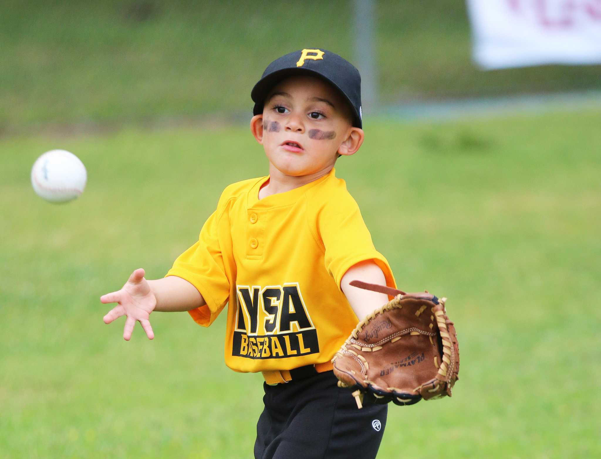 Dysa Fields League S Largest Baseball Turnout Houston Chronicle