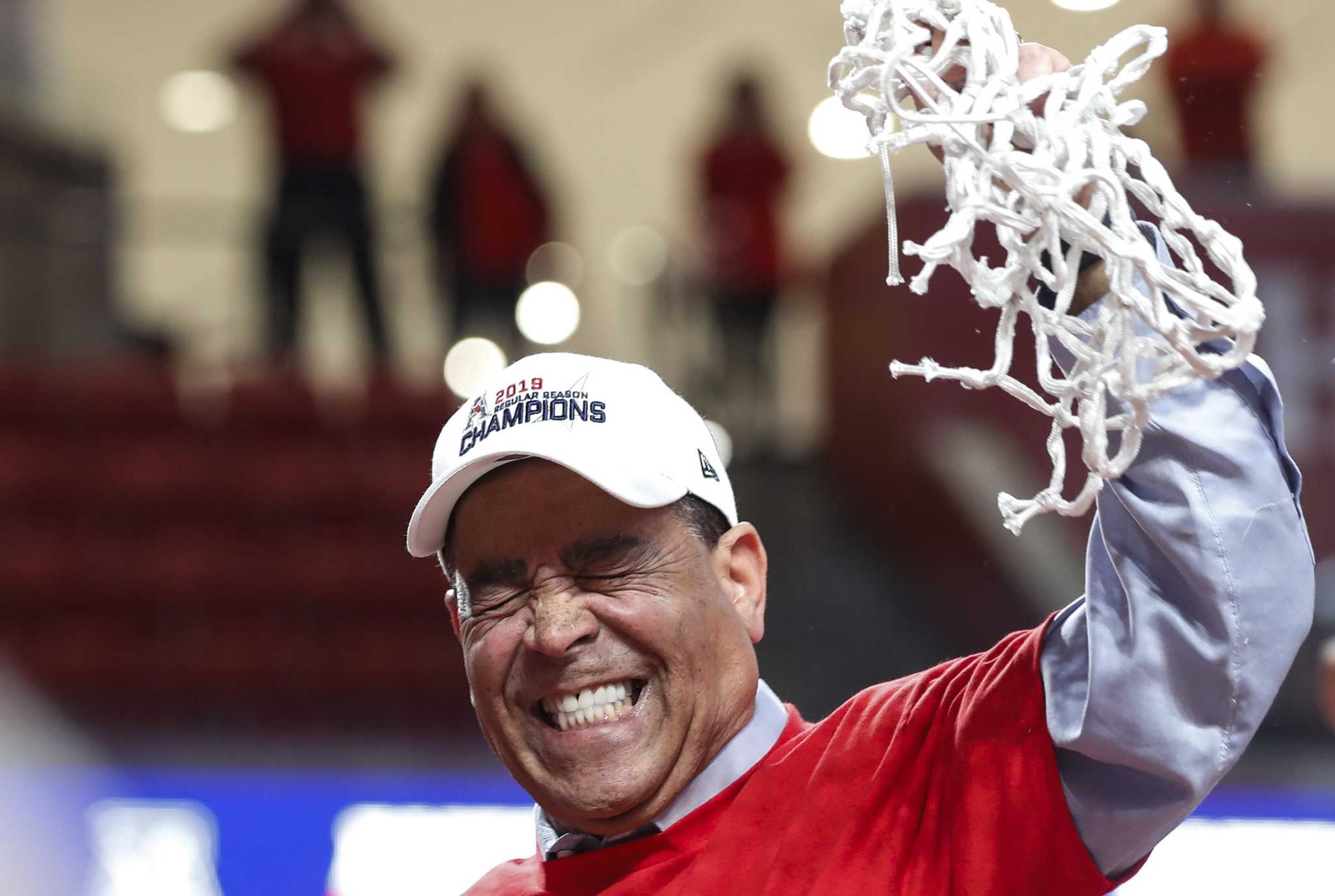 Uh Kelvin Sampson Finalizing Long Term Deal Houstonchronicle Com
