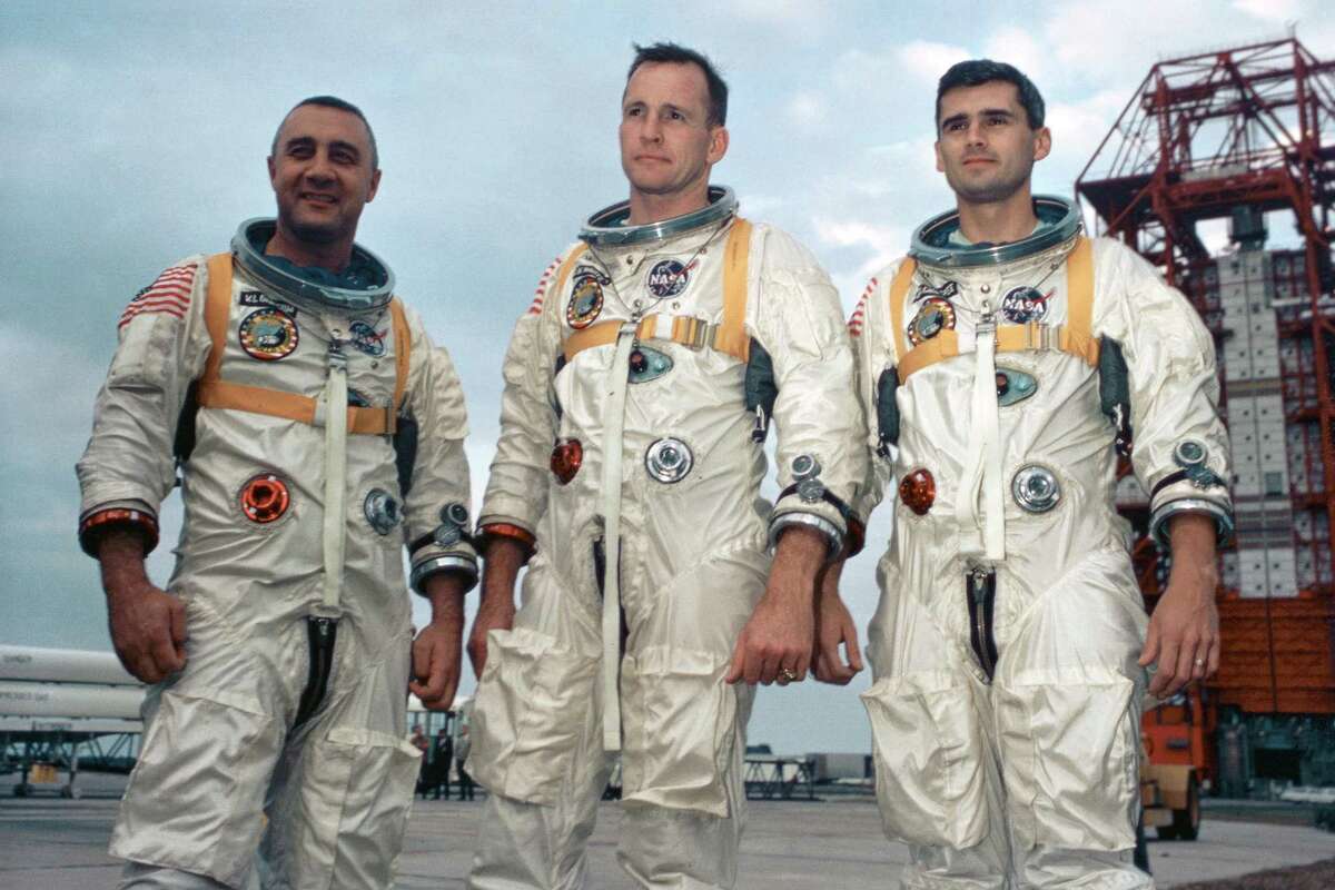 Roger Chaffee, Ed White dan Virgil Grissom yang tewas pada tragedi kebakaran Apollo 1
