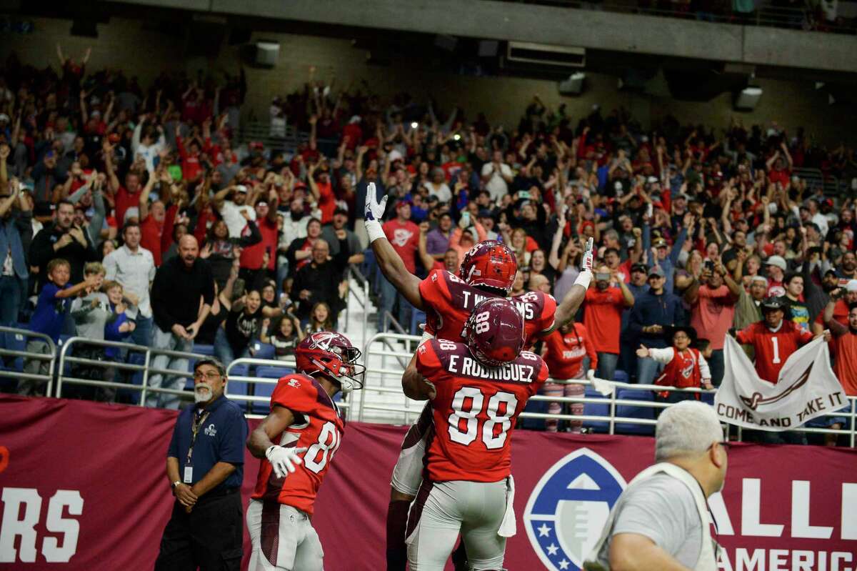 San Antonio Commander's Evan Rrodiguez (88) celebrates with Trey Williams after Williams scored a touch down during the AAF game against Salt Lake Stallions on March 17, 2019 at the Alamodome.