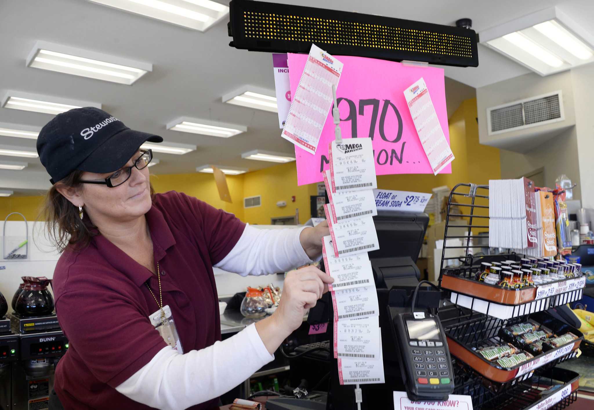 Stewart's planning gas station with car wash in Glenmont