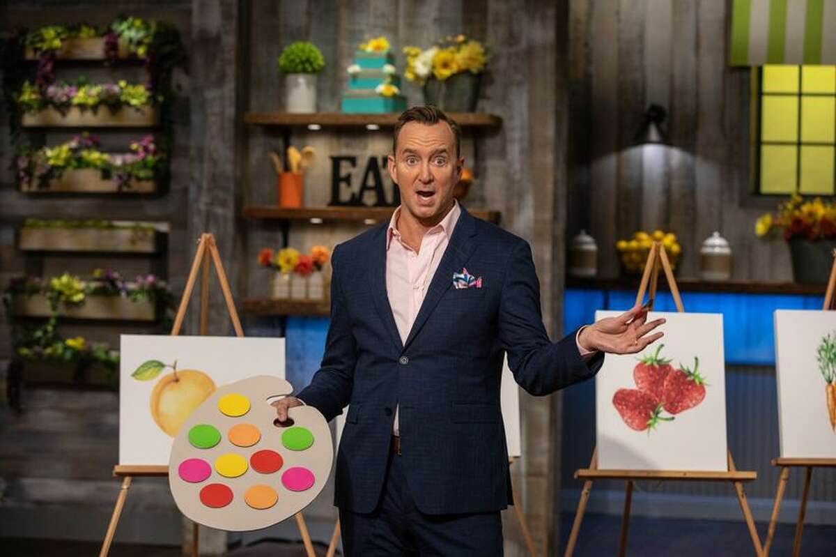 Host Clinton Kelly announces the rules of the challenge for the main heat, water color cakes, as seen on Spring Baking Championship, Season 5.