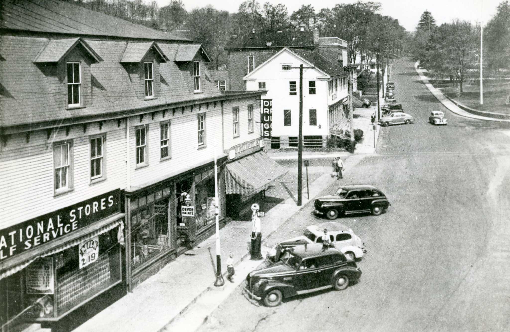 East Hampton historical society to hold walking tour of village district