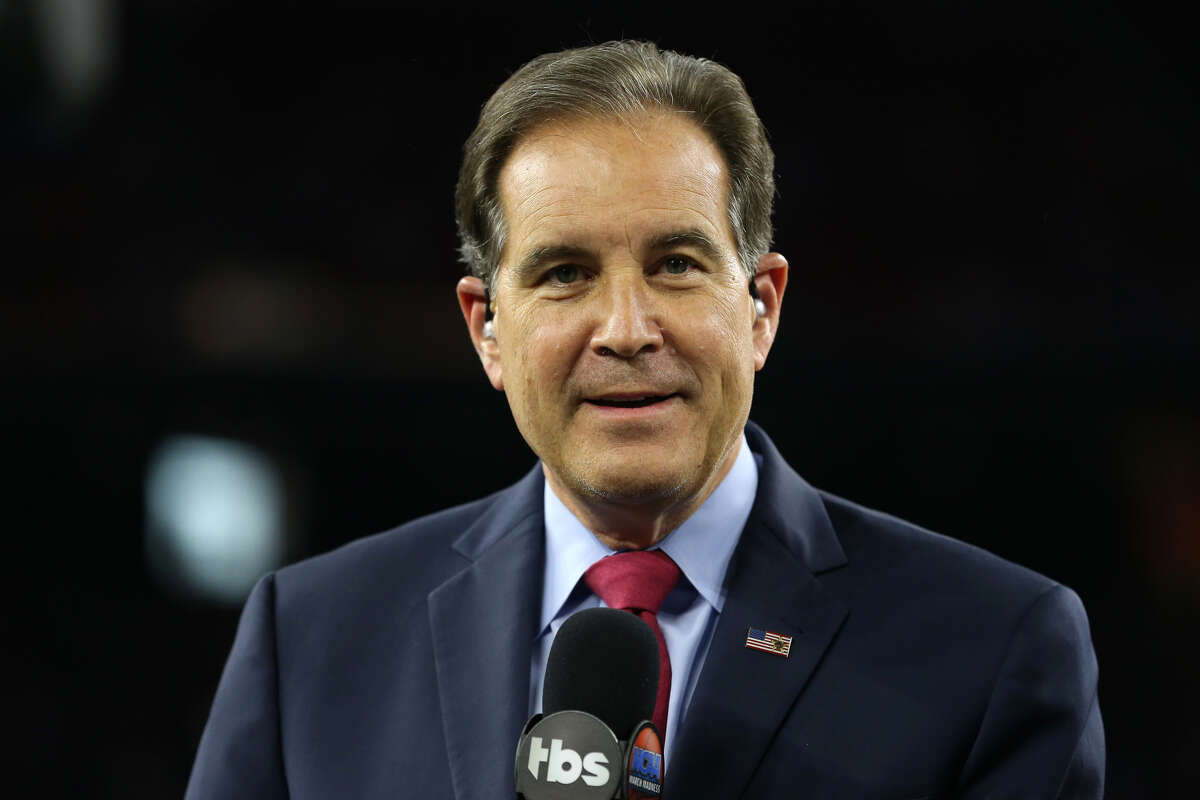 Jim Nantz will be presented a lifetime achievement award at the Houston Sports Awards in late April.