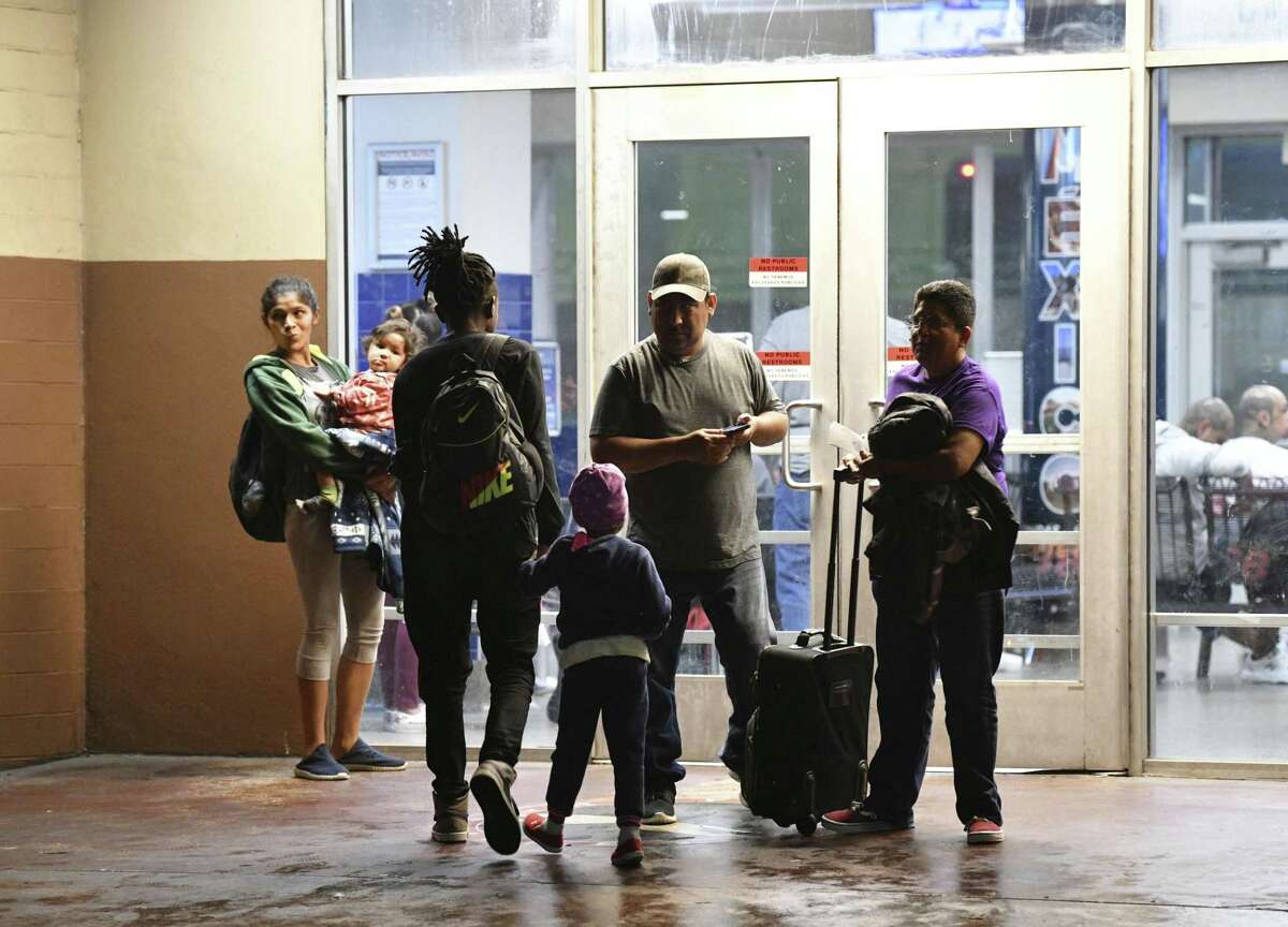 Small Eagle Pass bus company charges migrants steep fares to get to San Antonio