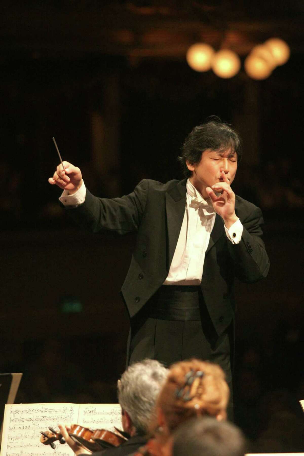 In this photo released by La Scala theater, Tuesday, March 25, 2008, Japanese conductor Kazushi Ono leads La Scala's orchestra and choir during rehearsals of Giuseppe Verdi's "Macbeth", scheduled to go on stage at the Milan opera house from April 1, 2008. (AP Photo/Teatro alla Scala/Marco Brescia)