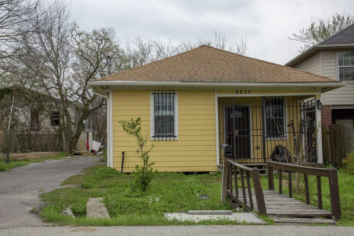 An illegal boarding home at 4633 Knoxville Street Monday, March 4, 2019, in Houston. Franklin Earl Thompson, 59, died after an altercation with another man inside the home Saturday night.