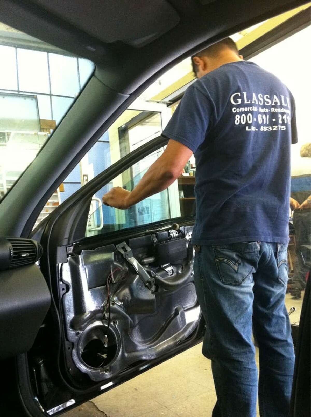 The best places to get your car window replaced after a breakin in San
