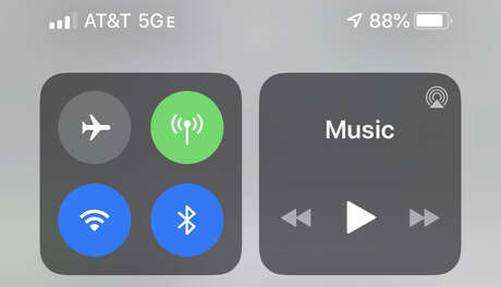 Software updates to newer Android and iOS devices that work on AT&T's advanced LTE network now show a 5G E icon, which critics say confuses the carrier's customers.