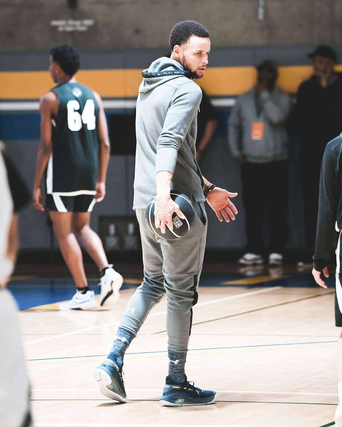 Stephen Curry coaches drills at the Underrated Tour's Oakland stop in April.