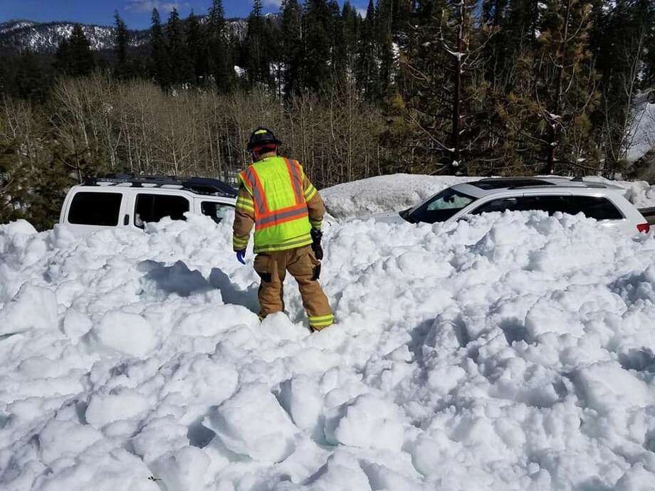 'Largest snow slide of the season' closes Highway 50 in South Lake Tahoe Sunday - SFGate