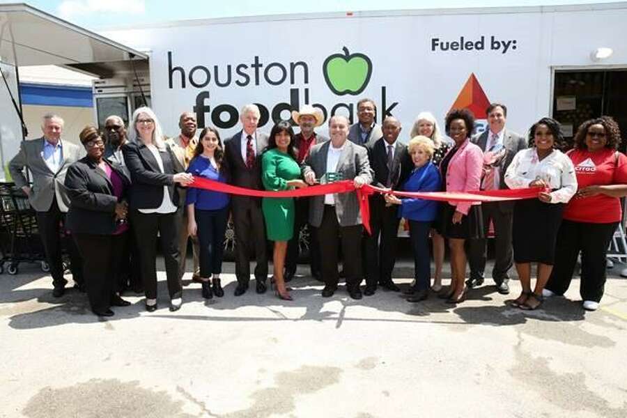 New mobile food pantry serves Houston’s Harveyaffected residents