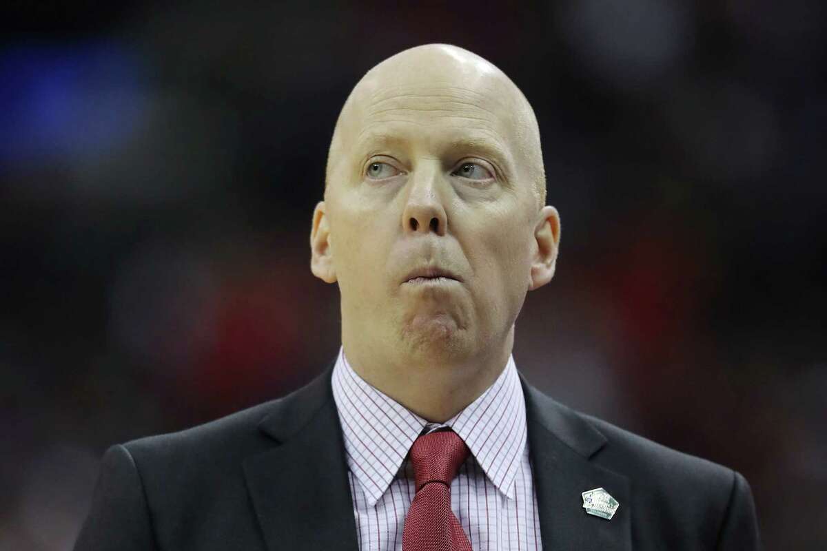 Cronin leaves Cincy to coach UCLA hoops