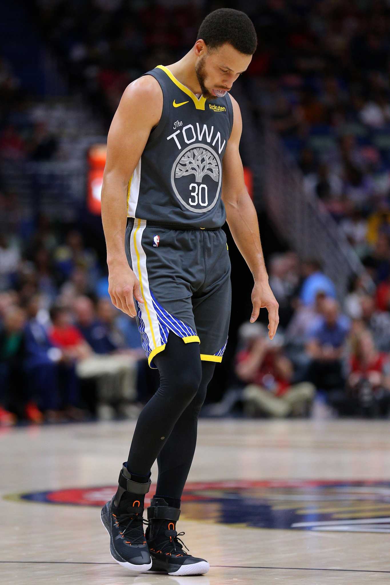 Warriors' Stephen Curry gets hurt — why was he even ...
