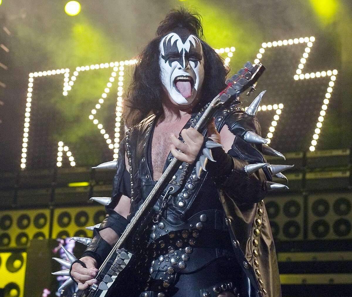 Hey, Kiss fans We want to see you in makeup
