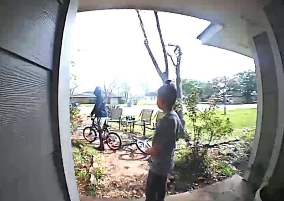 'Oh no, don't steal it': Camera captures thief stealing bike in front ...