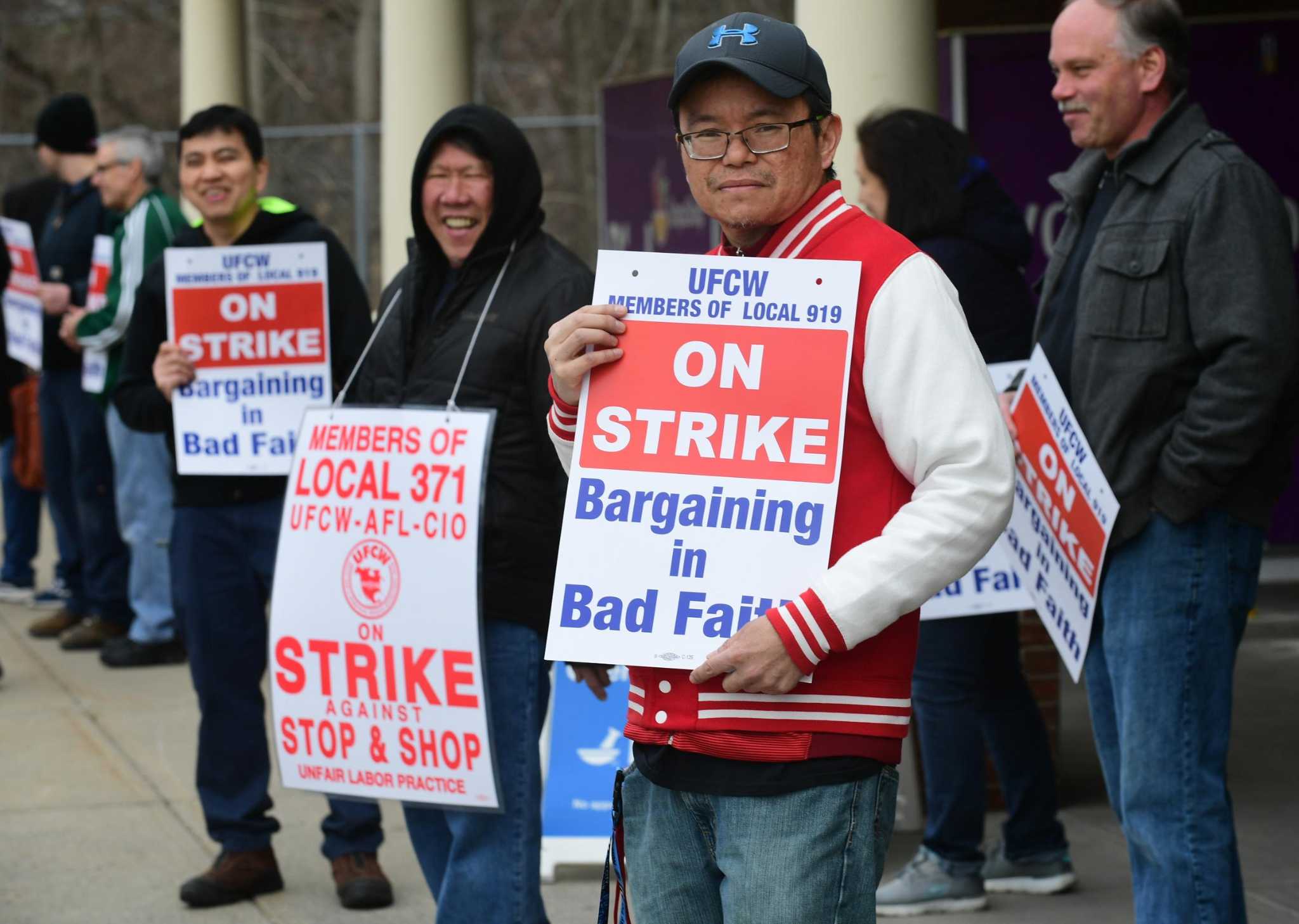 Tegenstander Modernisering Situatie Stop & Shop workers go on strike in CT