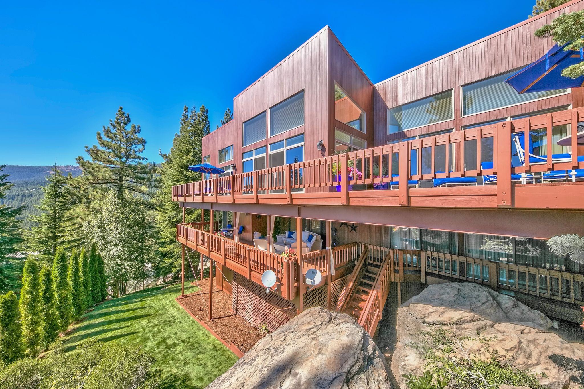 Rock star's extravagant Lake Tahoe home hits the market for 9.85 million