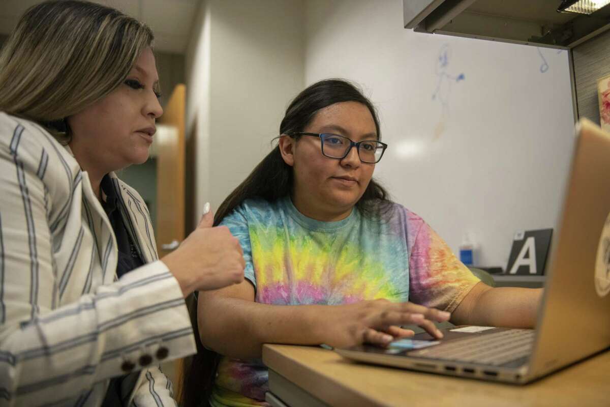 Universities are doing more to help transfer students not lose credits or go to university and find they have to take extra classes, thus wasting time and money. Studies show about 43 percent of credits are lost when students transfer. UTSA created a transfer calculator that SAC such as counselors like Monica Ruiz are using with students like Melissa Cazares to make sure they know what will and won't transfer before they get to campus.