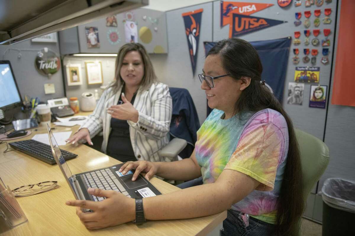 Universities are doing more to help transfer students not lose credits or go to university and find they have to take extra classes, thus wasting time and money. Studies show about 43 percent of credits are lost when students transfer. UTSA created a transfer calculator that SAC such as counselors like Monica Ruiz are using with students like Melissa Cazares to make sure they know what will and won't transfer before they get to campus.