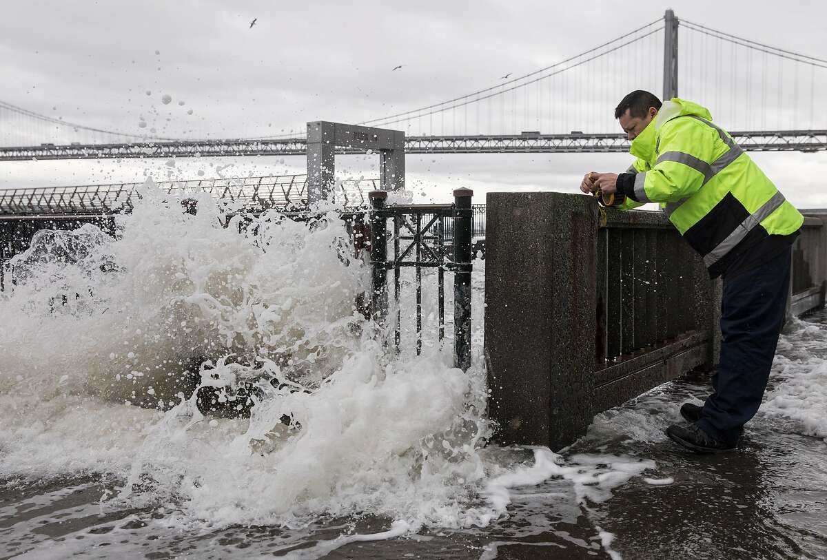 The year’s highest king tides are headed our way — and the lowest tides