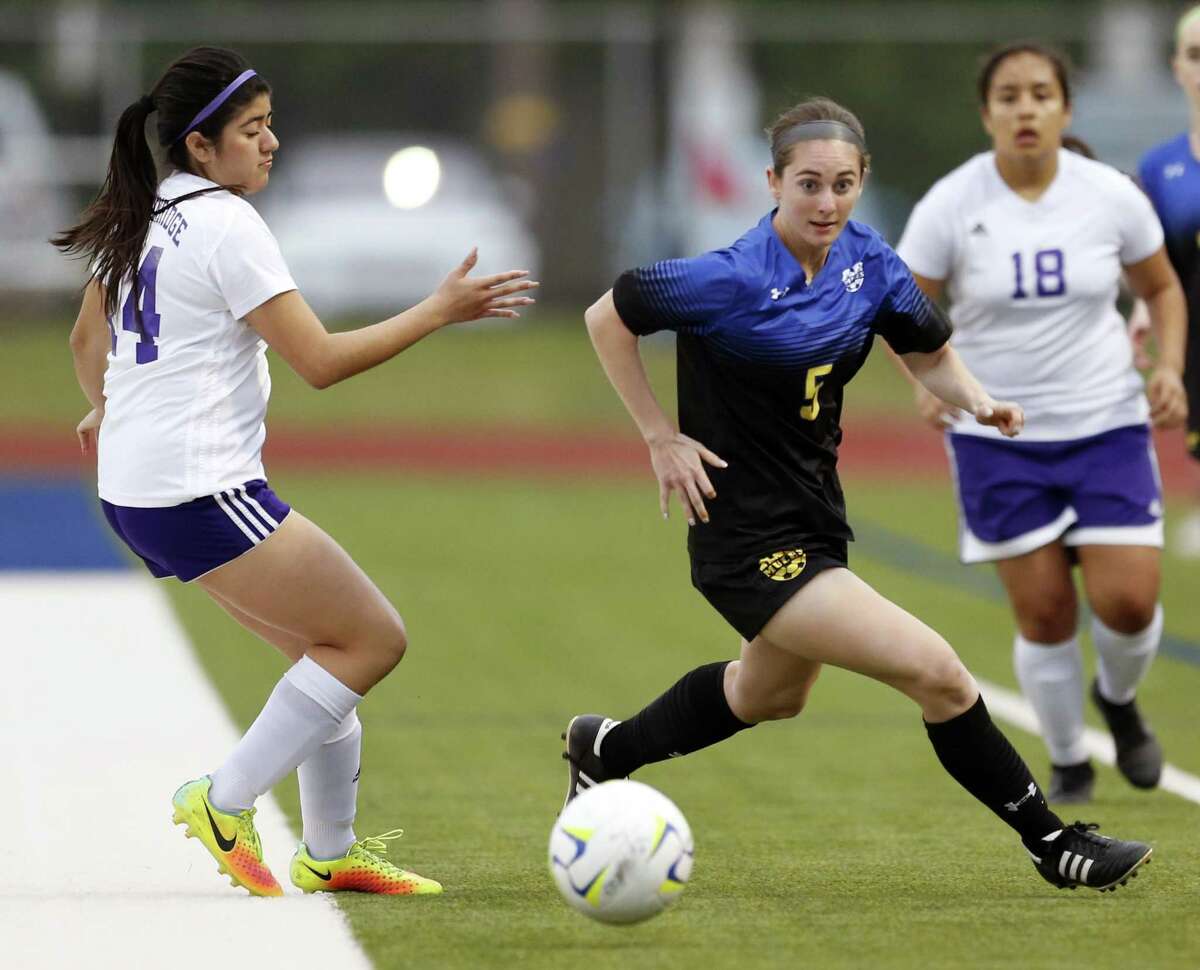 Alamo Heights Sophia Connelly dribbles the ball past Brackenridge's Laura Calderon. Alamo Heights v Brackenridge in girls 27-5A soccer match on Friday, March 22 , 2019 at Alamo Heights.