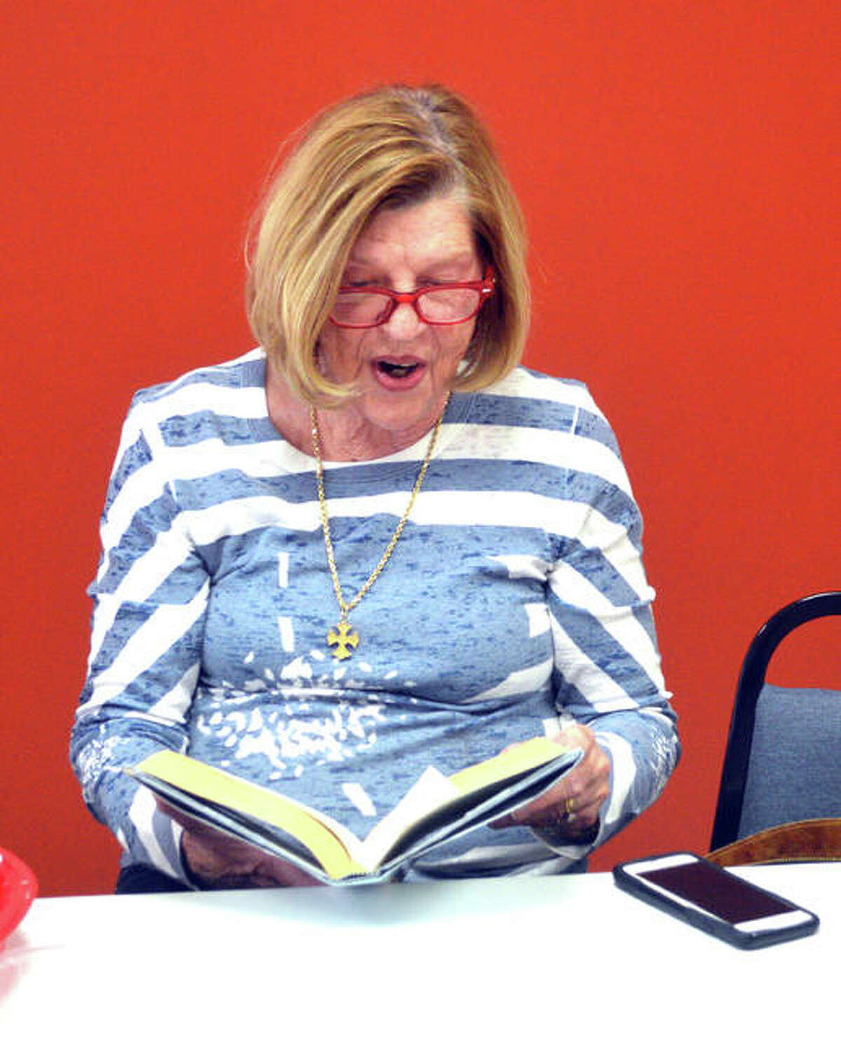 Geni Vuagniaux of Edwardsville discusses “Winter Garden” by Kristin Hannah during Thursday’s meeting of the Afternoon Book Club at Main Street Community Center.
