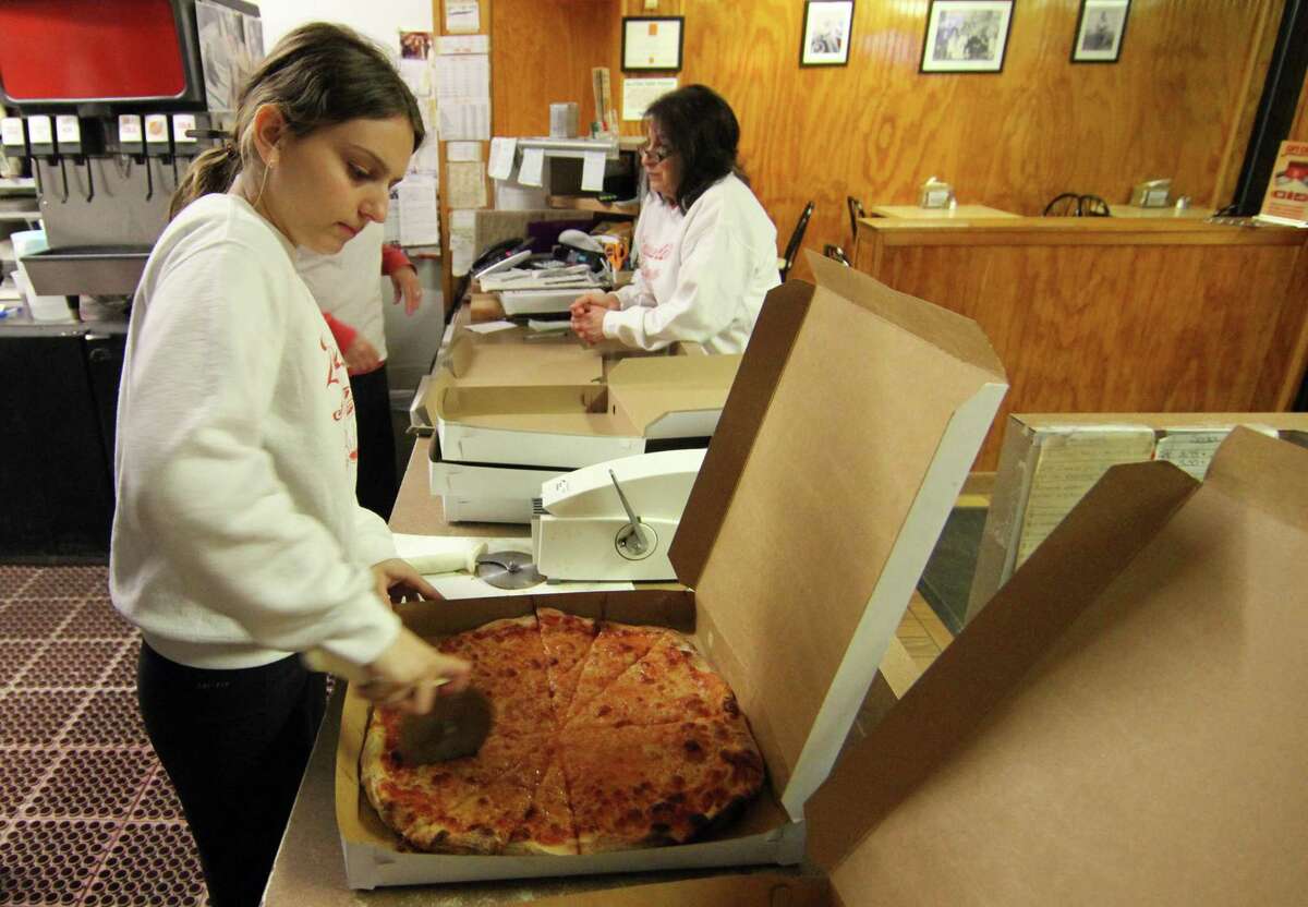 Zuppardi's Apizza (West Haven) 179 Union Ave *Lost in round 3 to Modern Apizza*