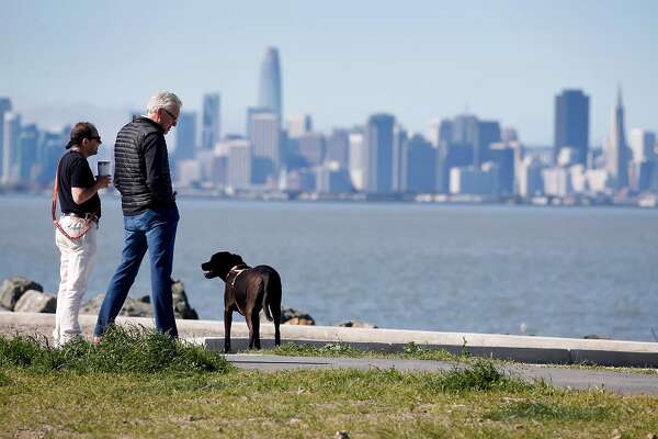San Francisco Bay Area Weather Sfgate Eliron Hamburger Left And John Norheim Admire The Crystal Clear View Of San Francisco