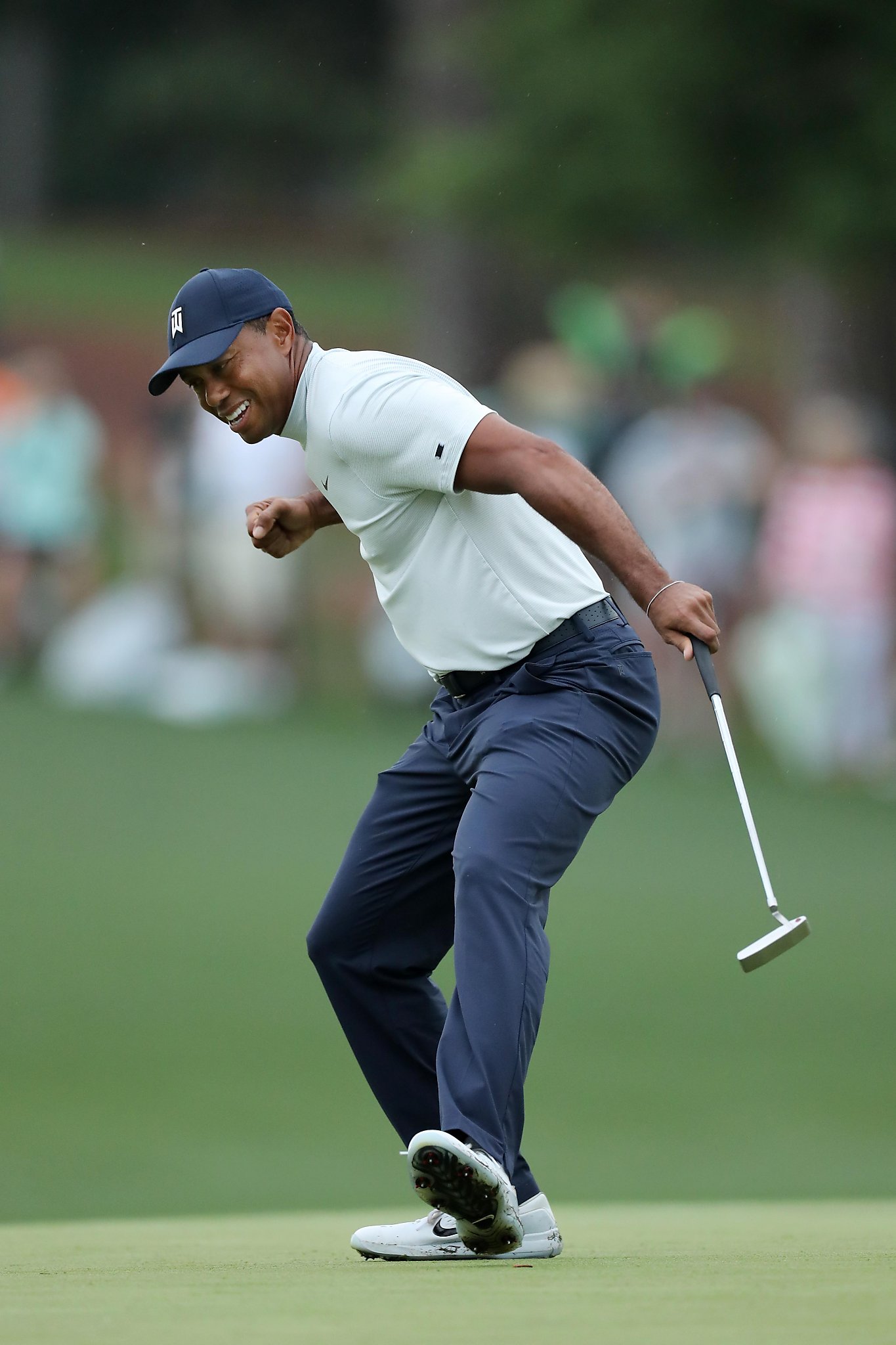 Tiger Woods Hot On Leaders Heels At Masters