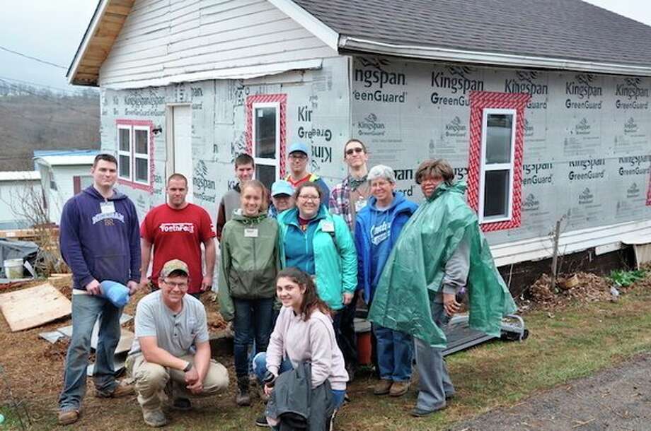 St John S Episcopal Group Works Spring Break In Appalachian Region Midland Daily News