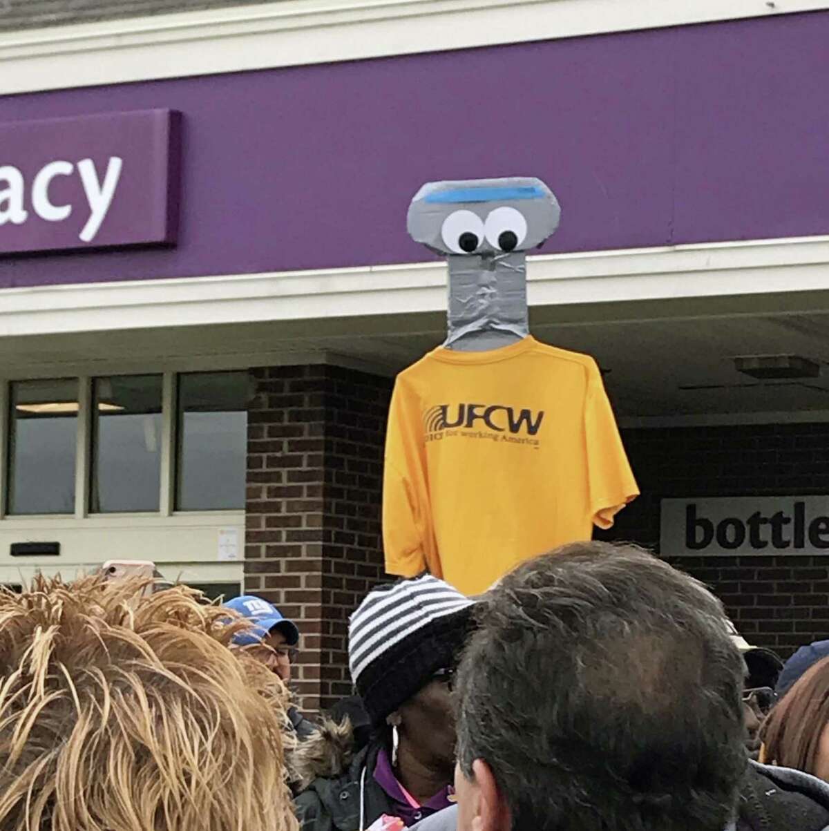 Bridgeport and state politicians went to the Stop & Shop on Main Street in Bridgeport, Conn., on April 12, 2019, to stand it solidarity with workers on strike.