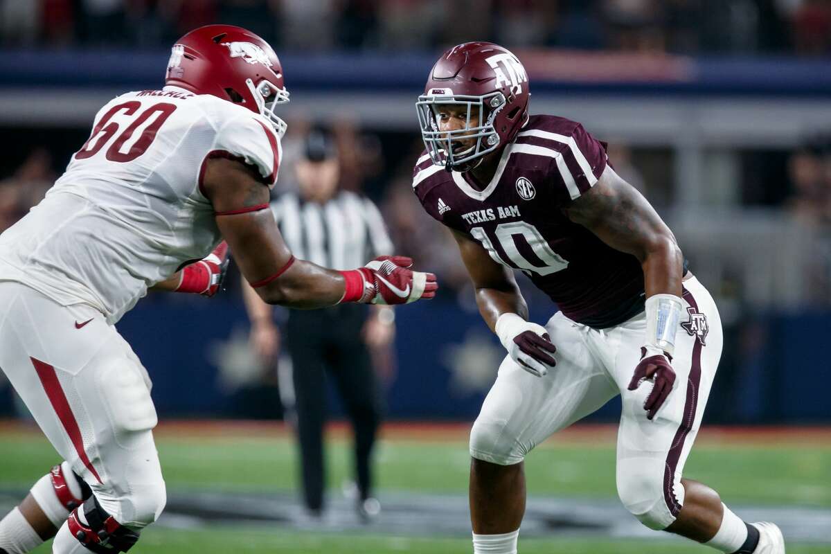 24 September 2016: Texas A&M Aggies defensive end Daeshon Hall (#10) and Arkansas Razorbacks tackle Brian Wallace (#60) during the Southwest Classic college football game between the Arkansas and Texas A&M at AT&T Stadium in Dallas, Texas. Texas A&M won the game 45-24. (Photo by Matthew Visinsky/Icon Sportswire via Getty Images)