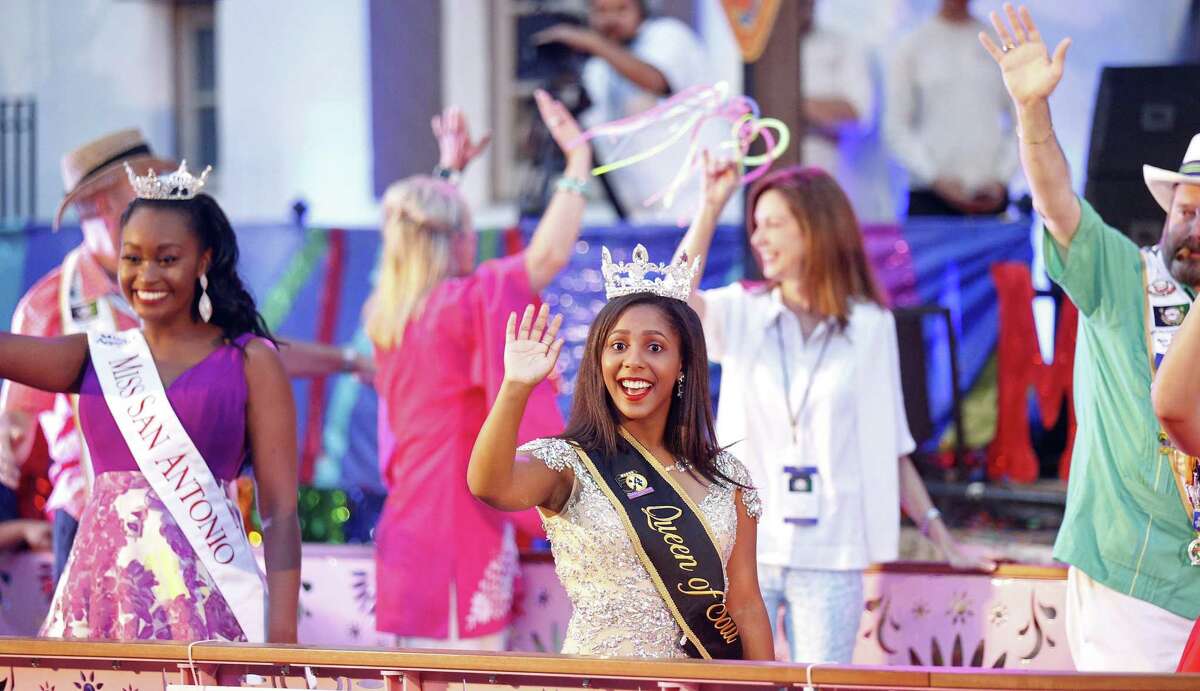 2018 Miss San Antonio Ashley Sneed (left), 2017 Miss Queen of Soul Malia Martinez, and others pass thorough the Arneson River Theatre at La Villita during the 2018 Texas Cavaliers River Parade.