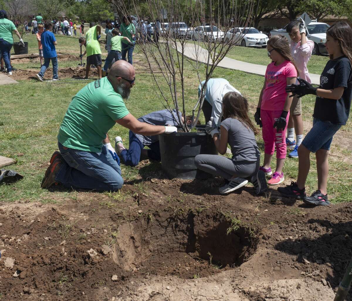 Parker Elementary fourth graders join forces with Pioneer Natural Resources volunteers, KMB and Texas Trees Foundation 04/15/19 to plant 25 new trees in Trinity Park. Tim Fischer/Reporter-Telegram