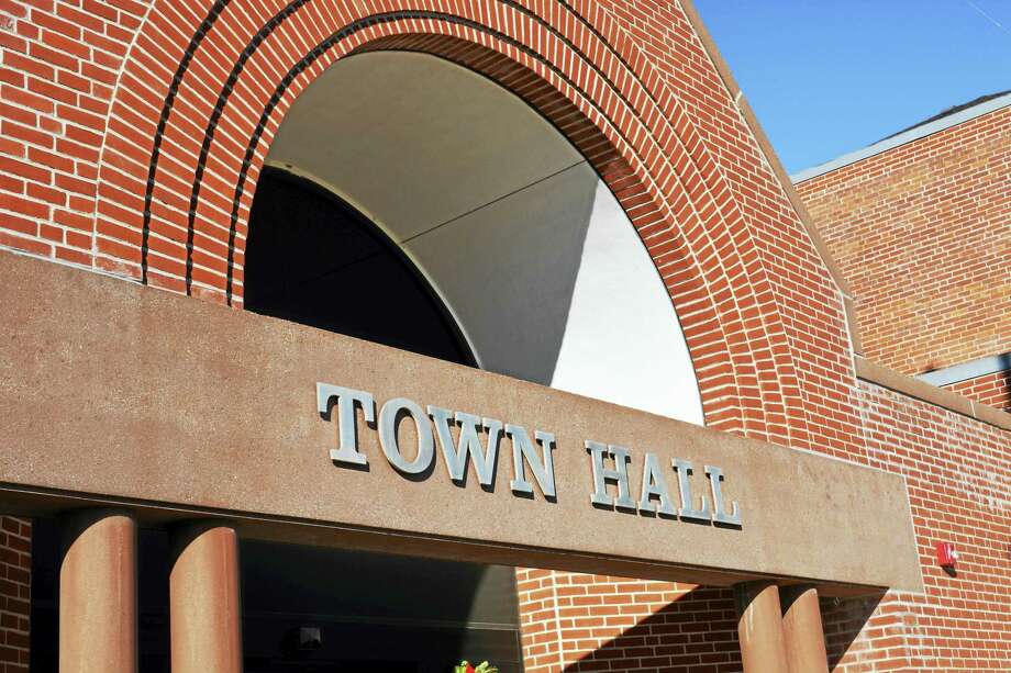 Cromwell town clerk to retire 2 running for seat in Nov The