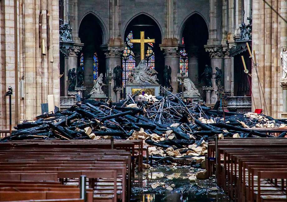 Firefighters Made A Human Chain To Save Priceless Relics Art