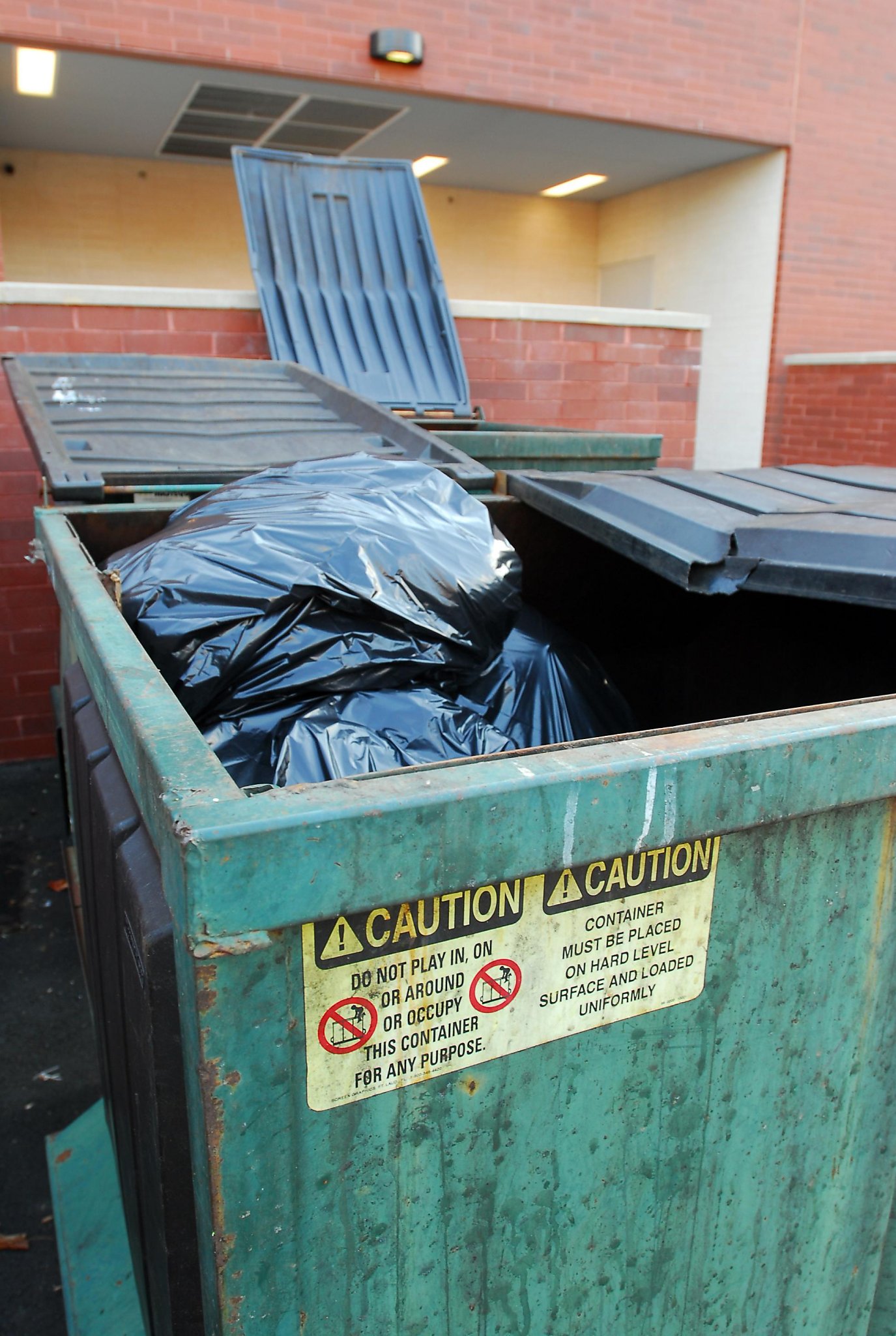 Recycling truck nearly crushes Santa Rosa man who was in dumpster