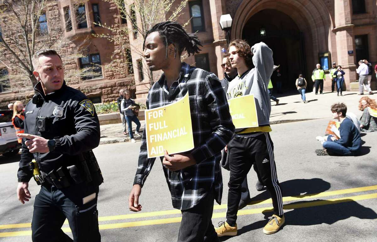 Yale students arrested protesting contribution to financial aid
